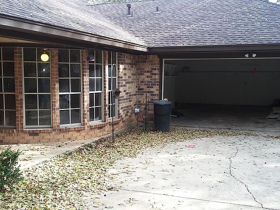 2nd image of 2606 Valparaiso Trl