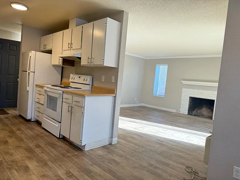 12550 SE Powell Blvd — Photo 3