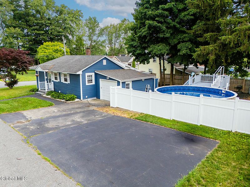 3rd image of 35 Hudson Avenue