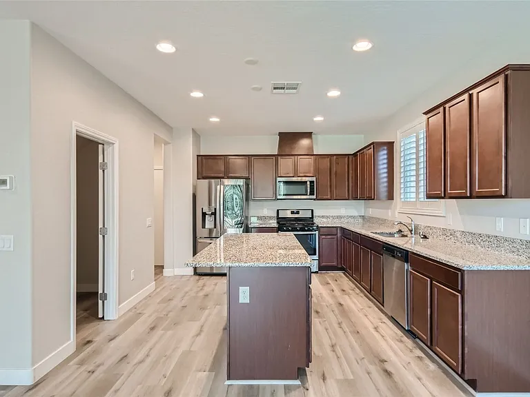 17 Pivot Ave — Photo 9