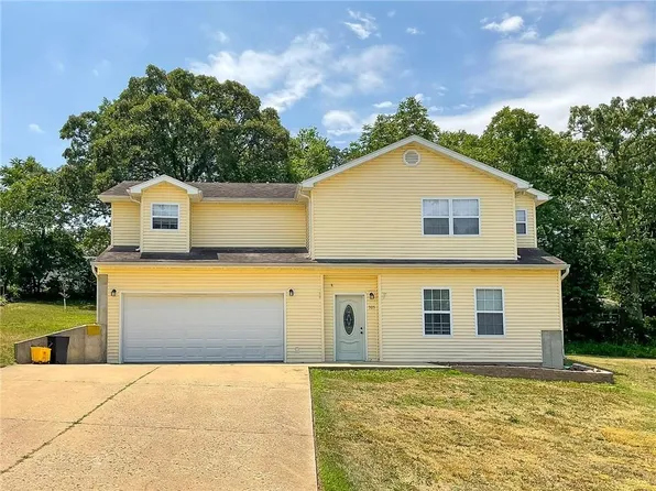 305 Village Pl, Warsaw, MO 65355