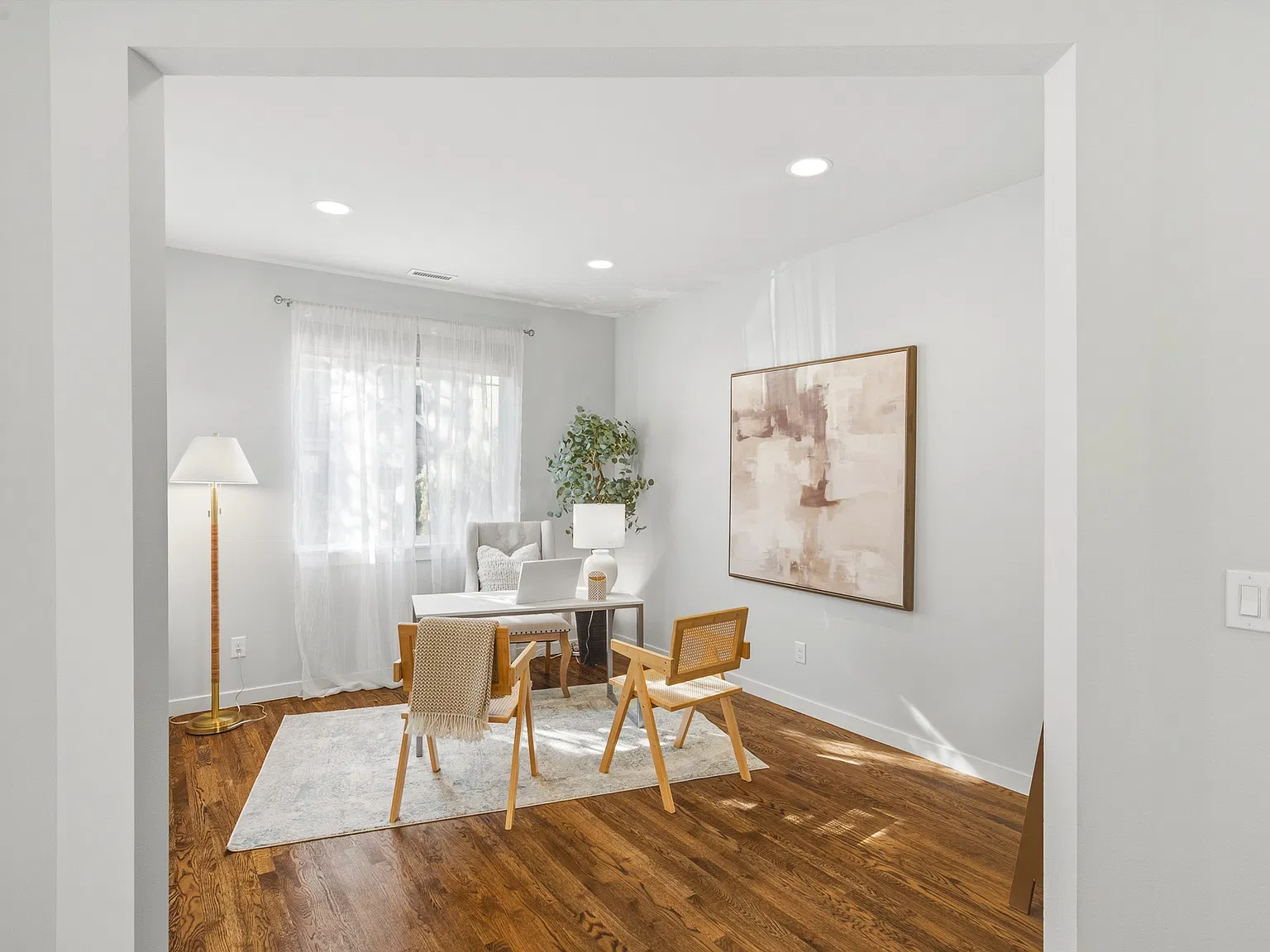 5 bed, 3160 sqft, $4,800 — Photo 3