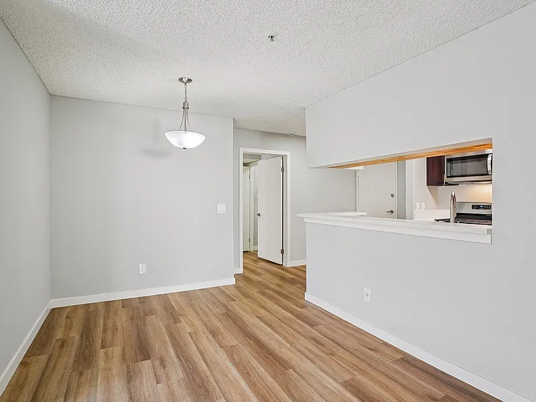 Windfaire Apartments — Photo 43