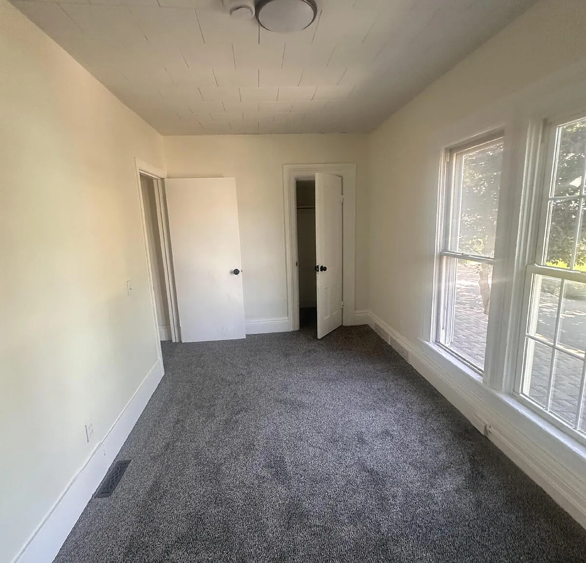3 bed, 1.0 bath, $1,350 — Photo 4