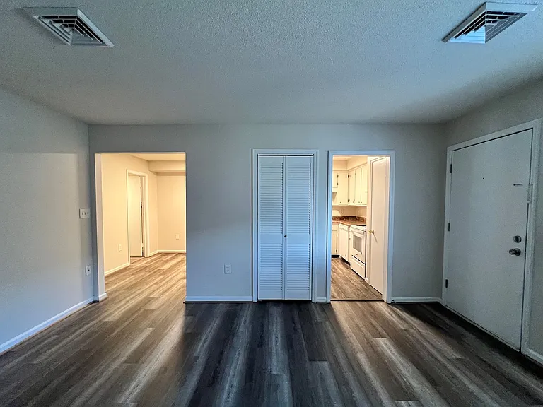 Oak Grove Village Apartments — Photo 7