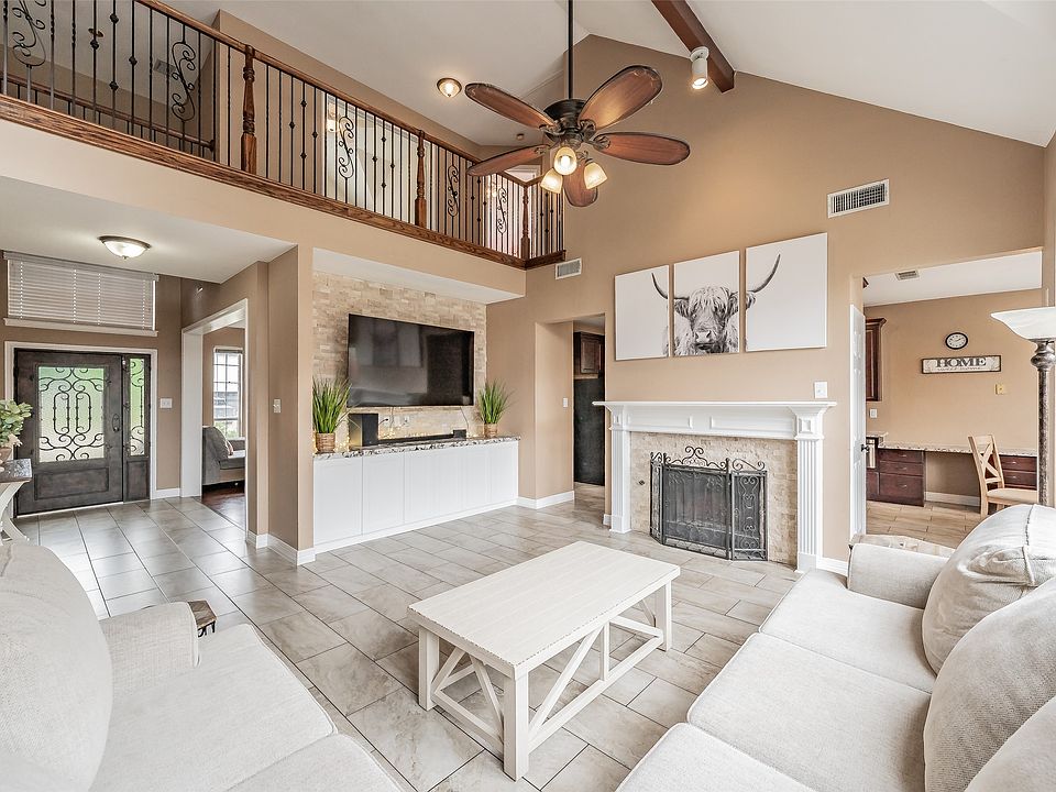1st image of 275 Meadowside Dr