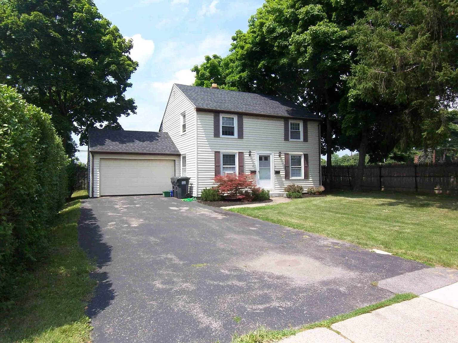 21 Brooklawn Dr — Photo 1
