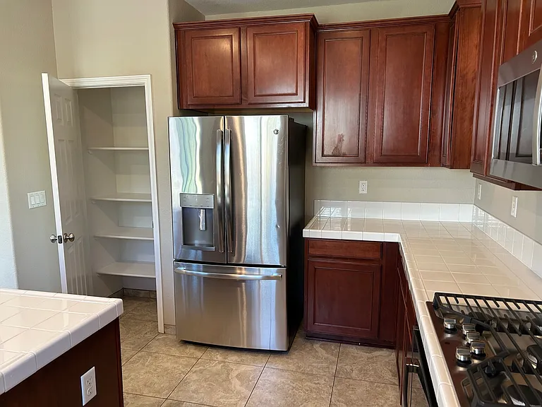 435 Stradella Ct — Photo 3