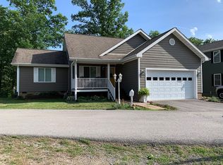 356 Saint Martins Ln, Hazard, KY 41701