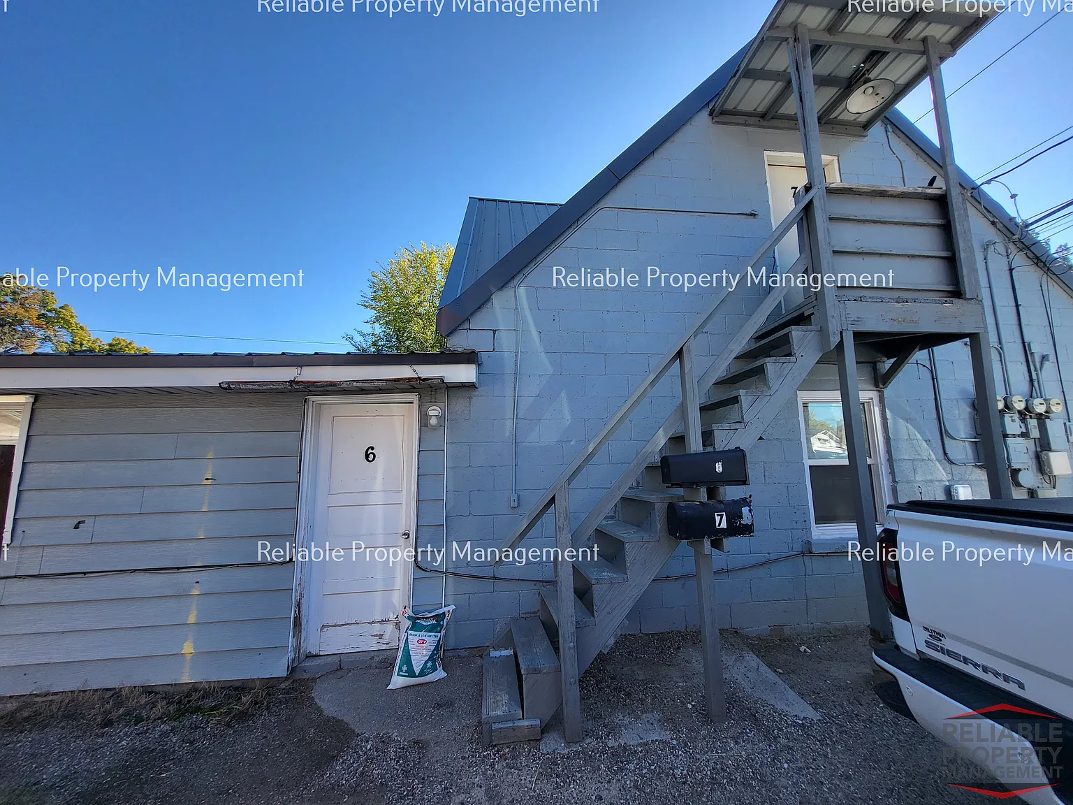 Studio, 100 sqft, $595 — Photo 2