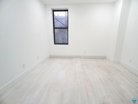 3rd image of 220 Kosciuszko St APT 2A