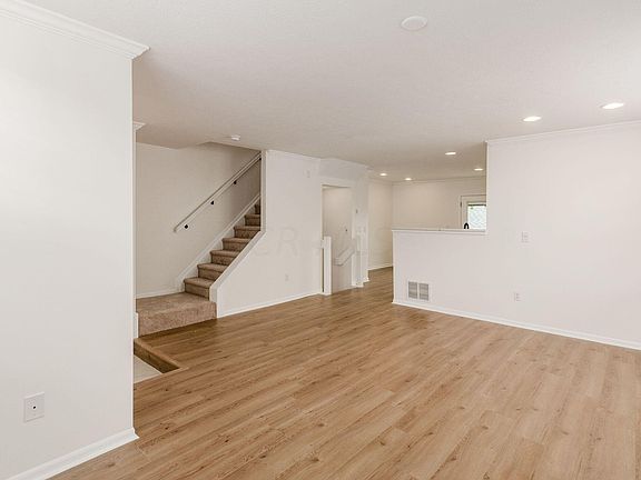 4th image of 251 Oxford Oak Dr