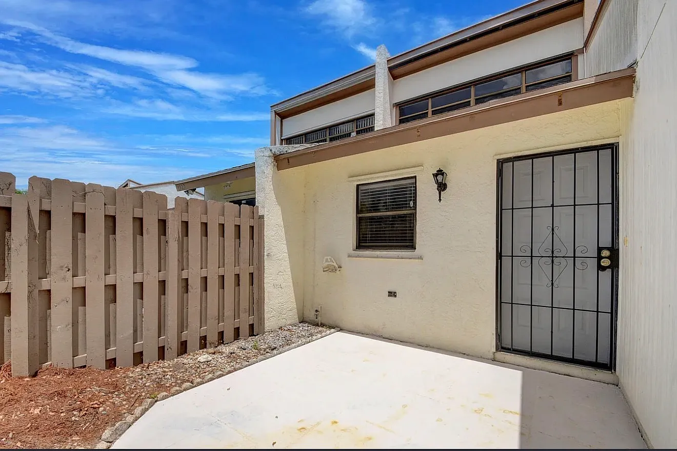 3 bed, 1194 sqft, $2,900 — Photo 1