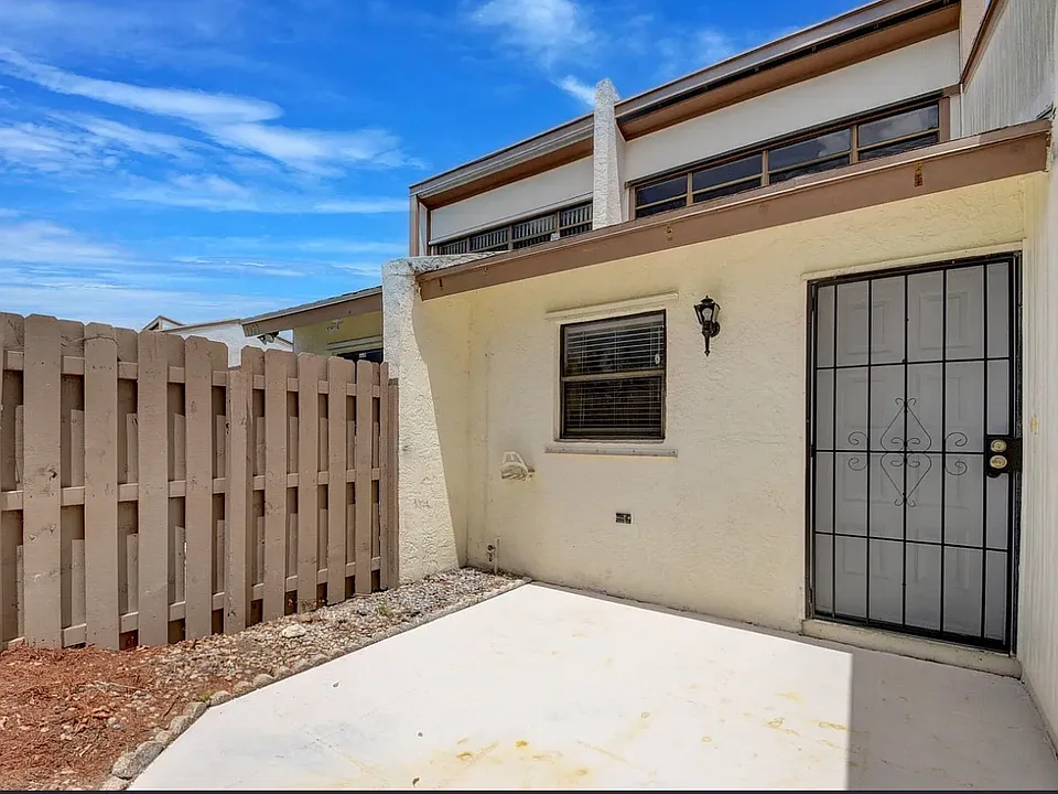 1921 Monks Ct