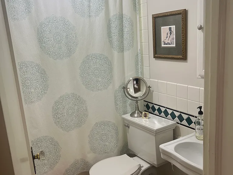 808 Beverly Ave — Photo 10