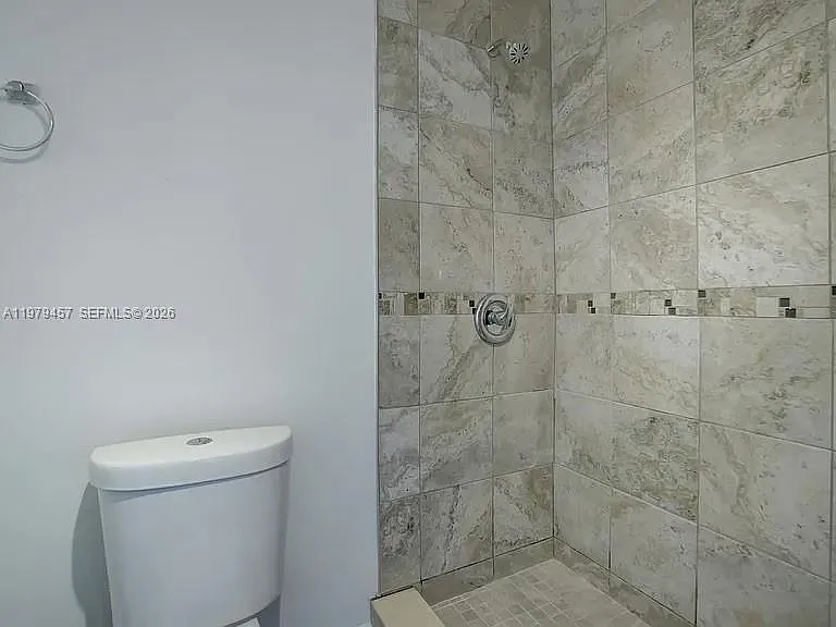 1335 NE 5th Ave #7 — Photo 10