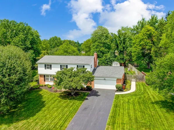 6996 Sprucewood Ct, West Chester, OH 45241