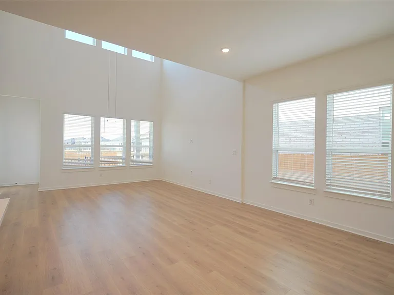 1250 N Roger Hanks Pkwy — Photo 4