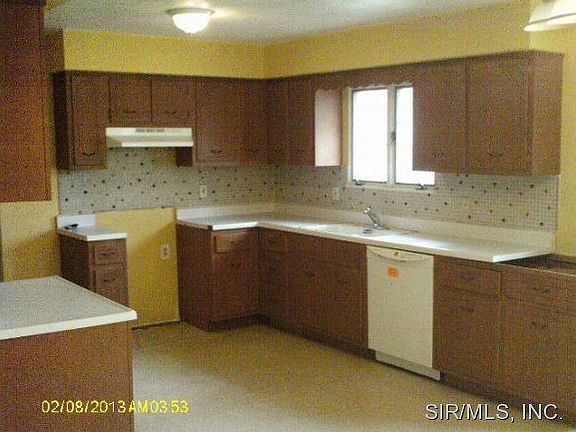 3rd image of 206 W Poos Dr