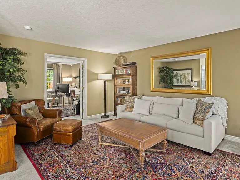 5392 SE 13th Ct — Photo 8
