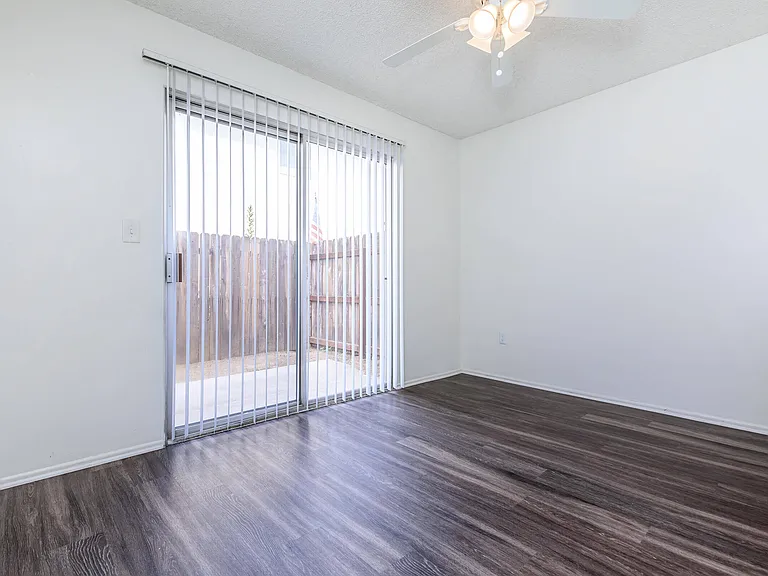 Del Amo Apartment Homes — Photo 22
