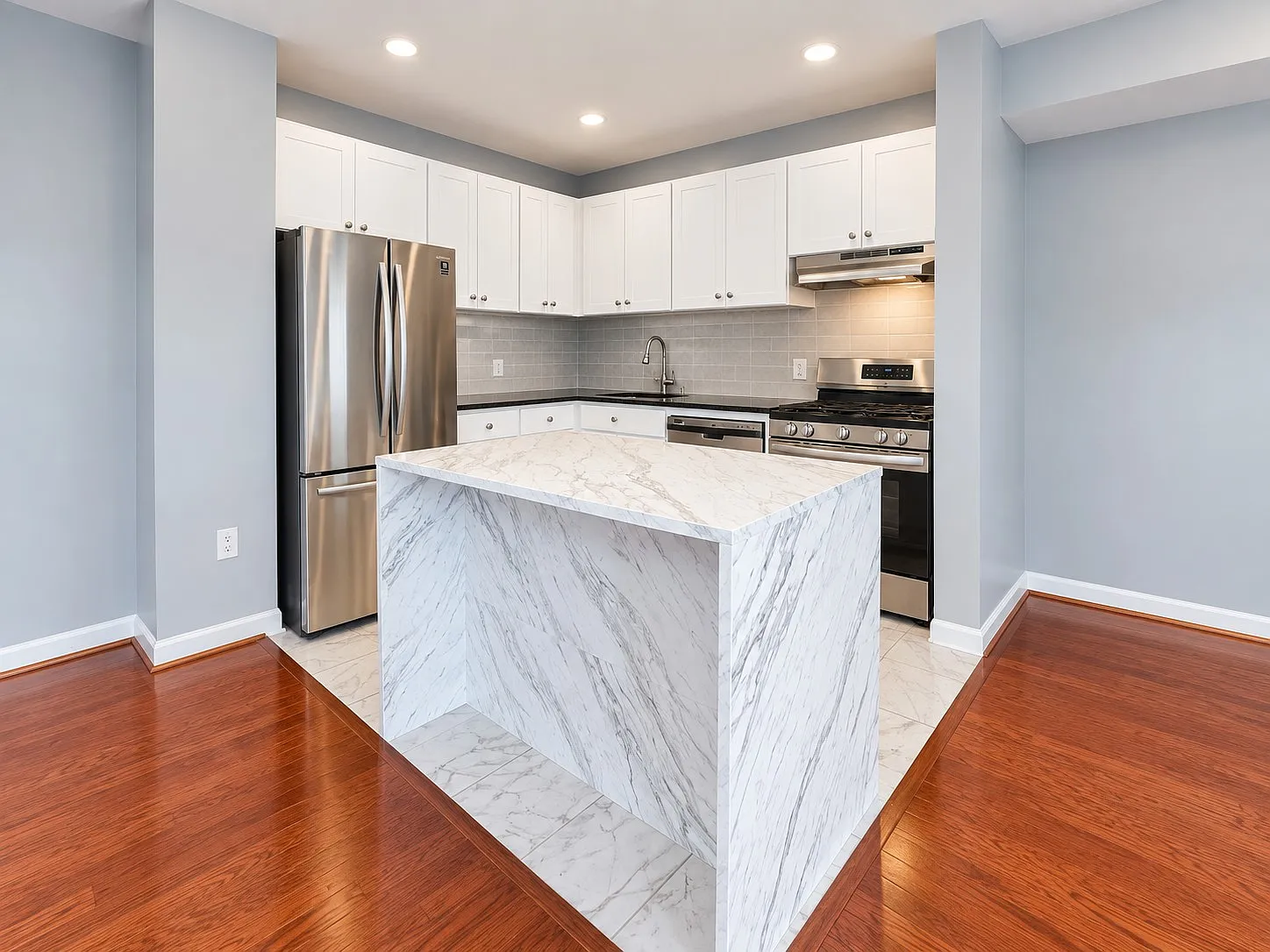 3 bed, 1323 sqft, $2,895 — Photo 3