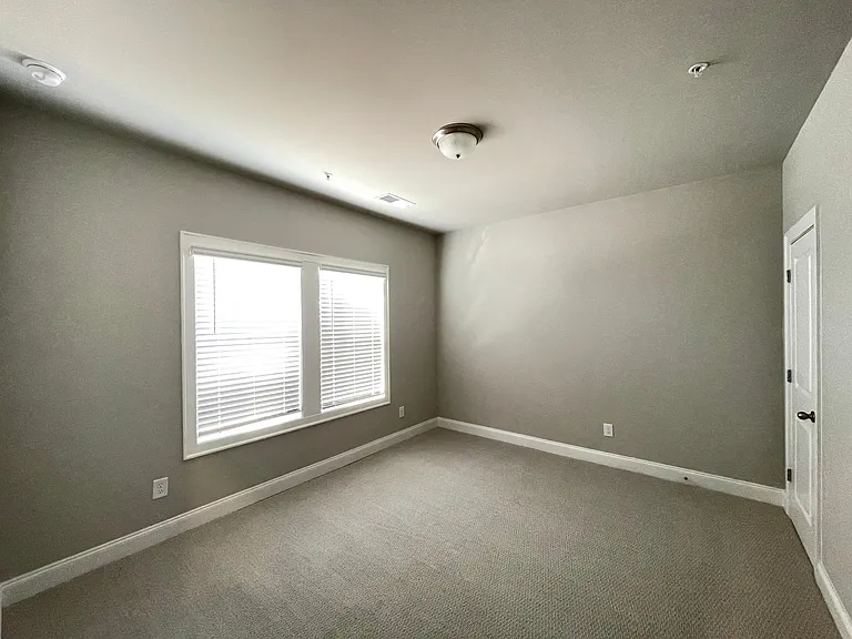 439 Lincoln St — Photo 11