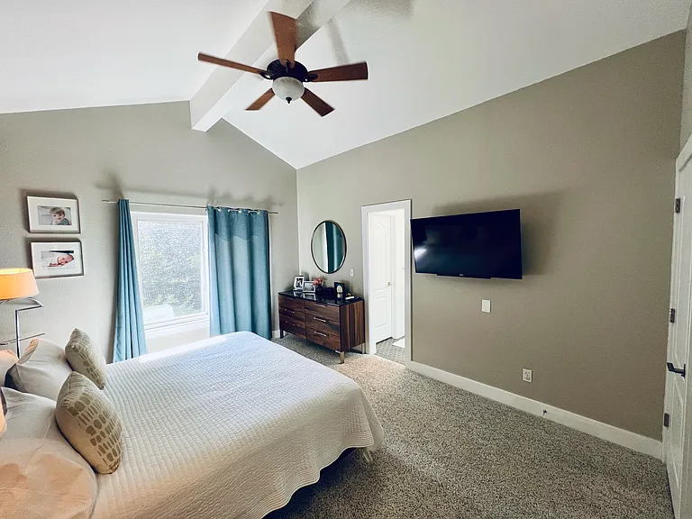 Spacious primary bedroom.