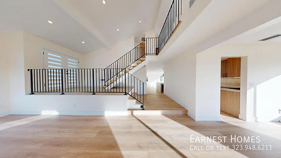 Spacious 5BR Woodland Hills Home with Amazing Views, Private Pool & Modern Comforts — Photo 3