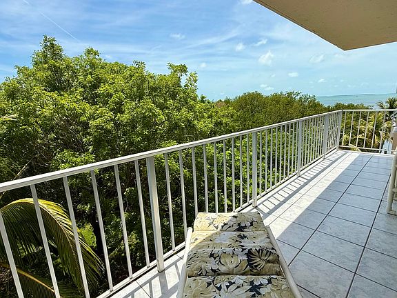 3rd image of 88500 Overseas Hwy APT 424