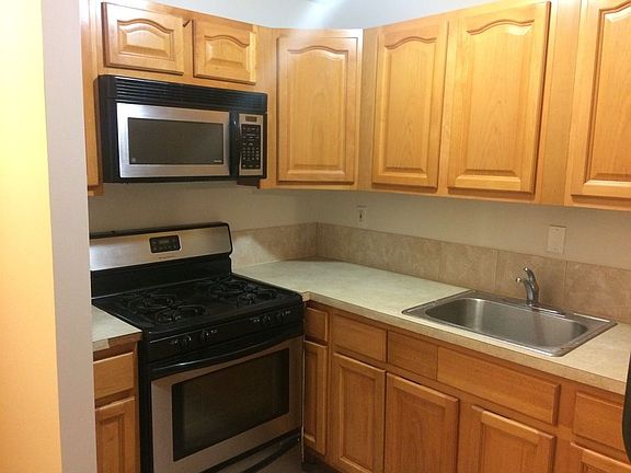 2nd image of 190 Stuyvesant Ave #1
