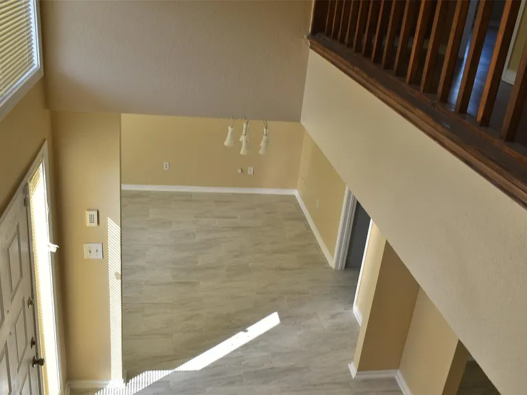 2930 Colony Dr — Photo 12