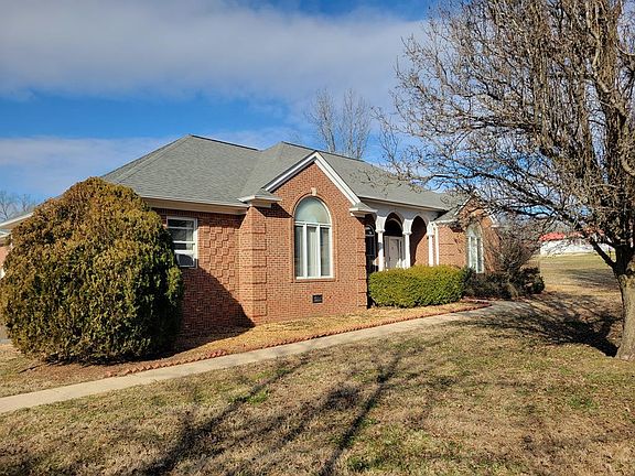 2nd image of 606 S Willowbrook Dr