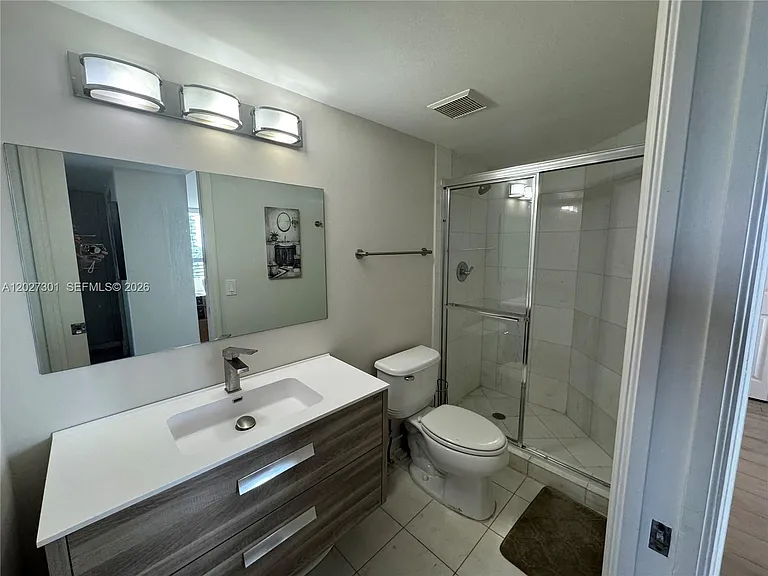 3500 Mystic Pointe Dr #2003 — Photo 21