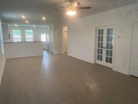 3rd image of 8111 Royal Palm Ct
