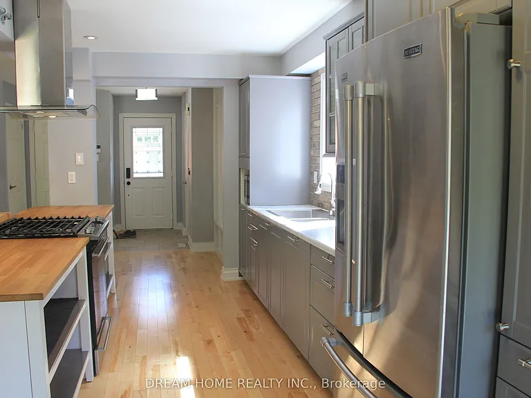 50 Pickett Cres — Photo 2
