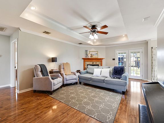 5th image of 201 Langley Dr