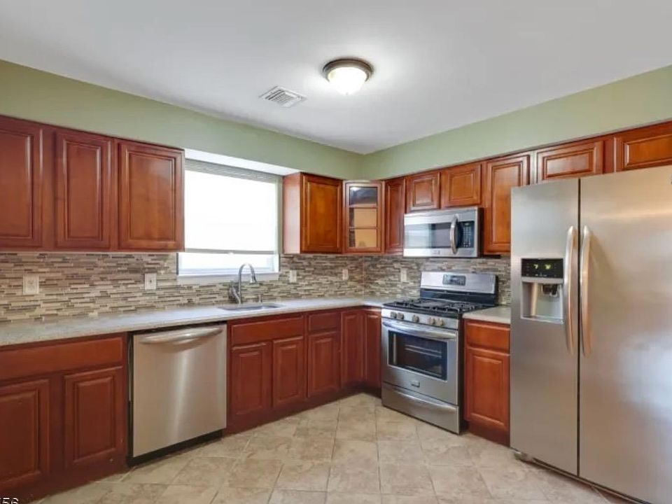1st image of 70 Stuyvesant Ave #2