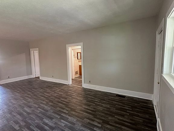 3rd image of 330 W 14th St