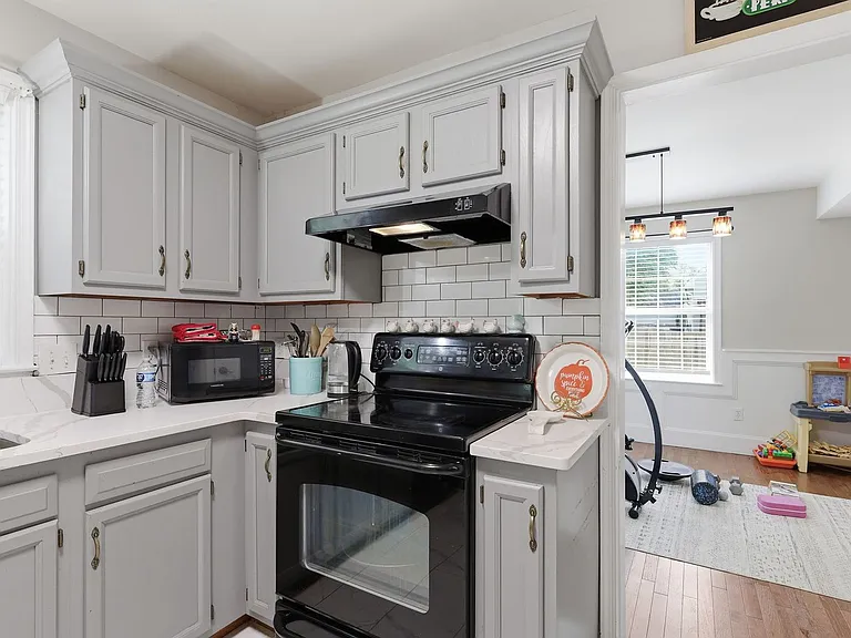 10106 S Fulton Dr — Photo 9