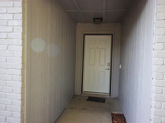 2nd image of 1725 Dorchester Dr
