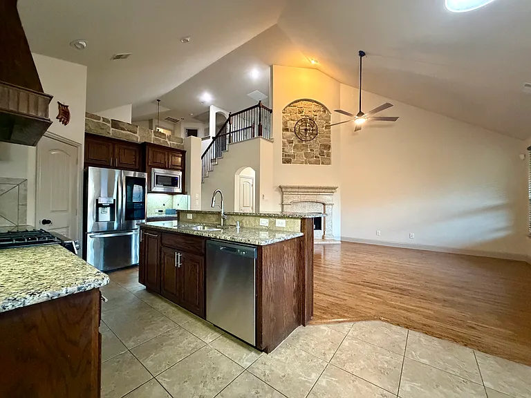 307 Nixon Dr — Photo 5