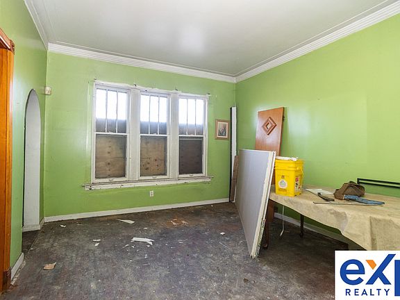 2nd image of 1541 W Marquette Rd