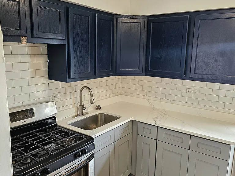 7711 W 87th St #4 — Photo 3