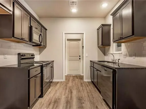 324 Chalk Hill Ct, Edmond, OK 73003