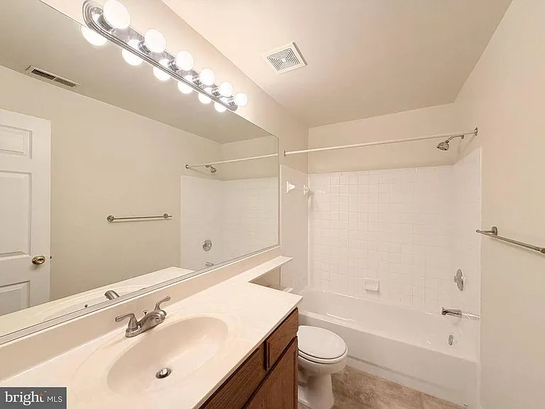 3109 River Bend Ct #D202 — Photo 13