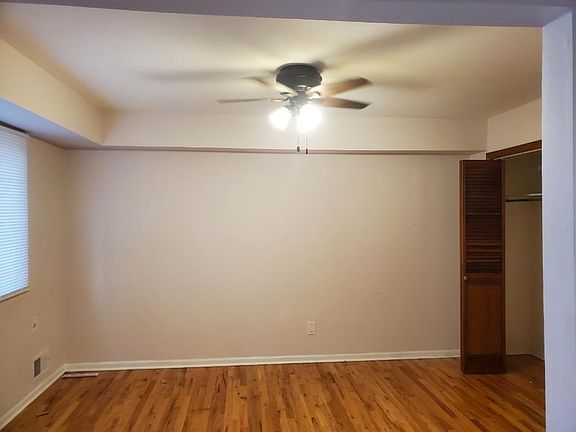 3rd image of 26 Braisted Ave #1R