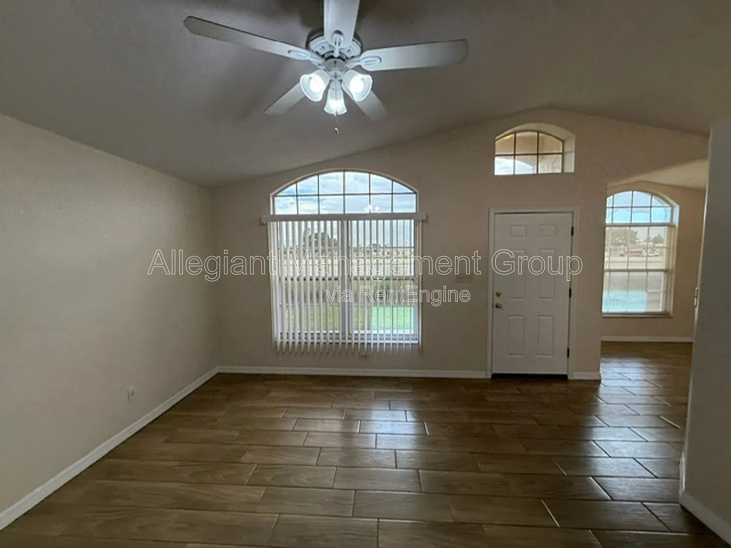 3 bed, 2.0 bath, 1210 sqft, $1,799 — Photo 2