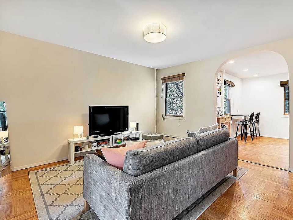 1st image of 139 S 1st St APT 3