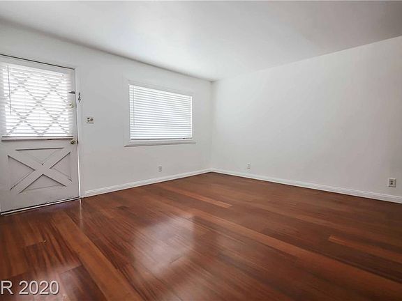 5th image of 705 Harper Cir